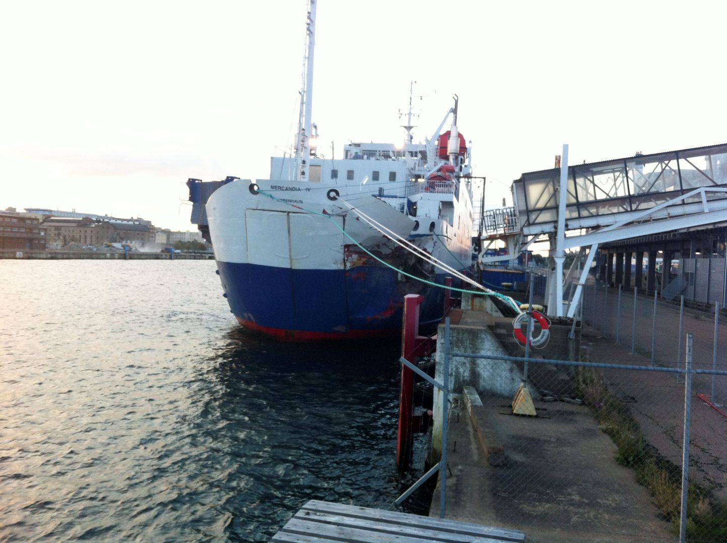 Parvlaev Mercandia IV Helsingborgi sadamas 2014. aastal, kui laev rammis nii õnnetult kaid, et üks meeskonnaliige ja üks reisija said lisaks laevale endale vigastada.