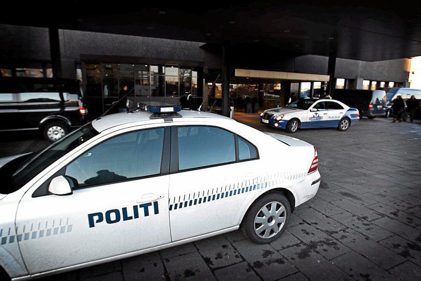 Taani politseiauto Kopenhaagenis Radisson Blu hotelli juures.