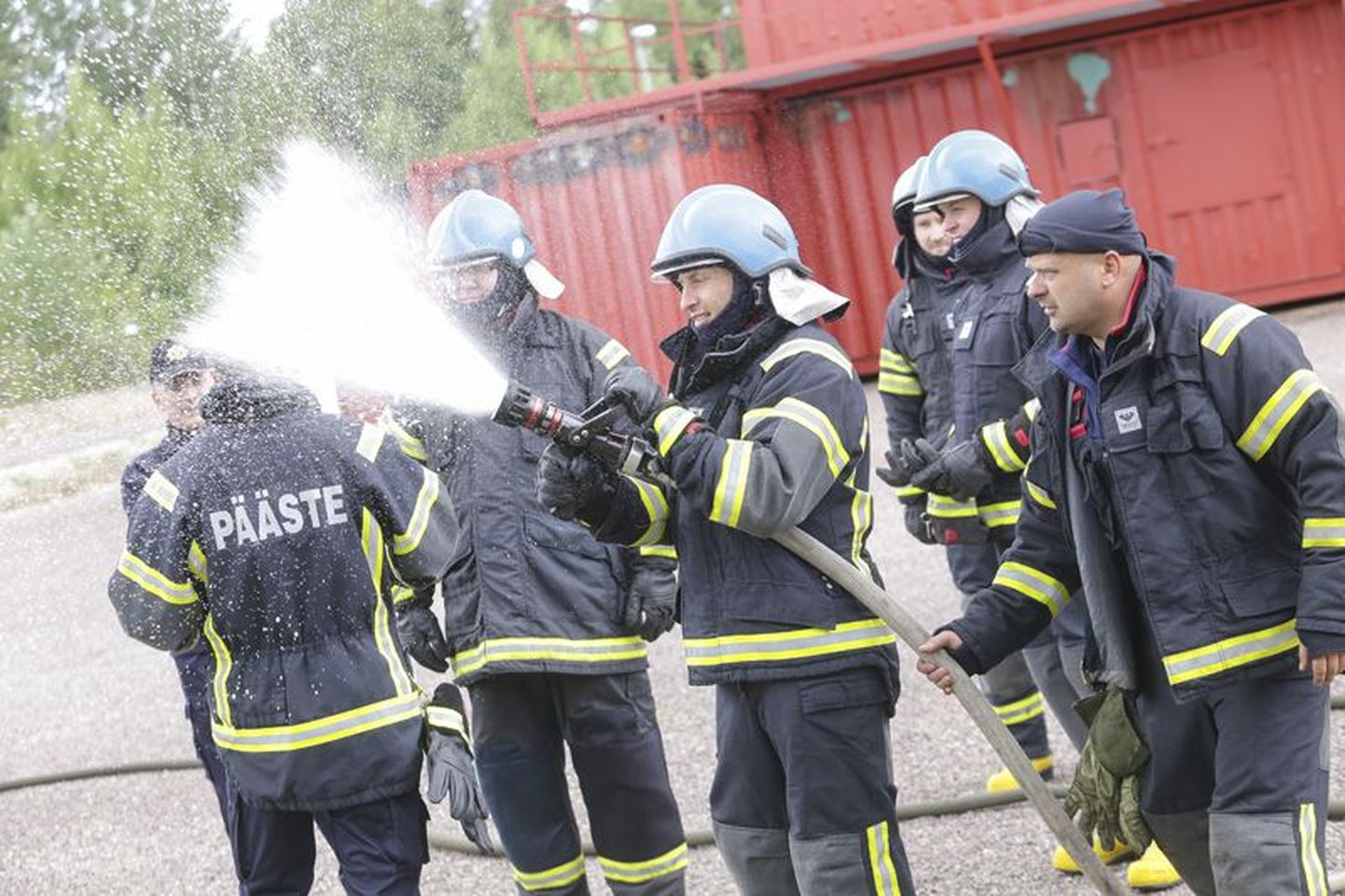 Siseminister Hanno Pevkur ütles, et erinevalt eelmisest korrast, sai ta teisipäeval Väike-Maarja päästekooli harjutusväljakul suitsusukeldudes aru, mis üks tulekahju tähendab, ja et tulega nalja ei tehta.