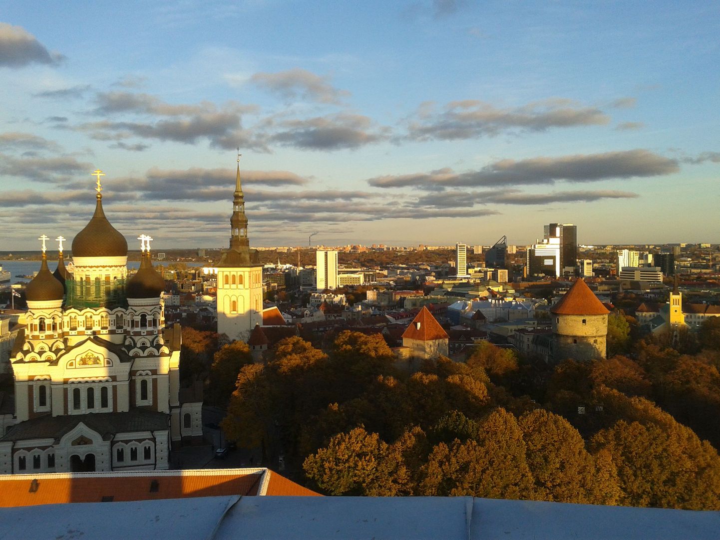 Vaade Pika Hermanni tornist. Kadrina vallavolikogu külastas Toompeal ka seda ajaloolist ja Eesti riigile tähtsat rajatist.