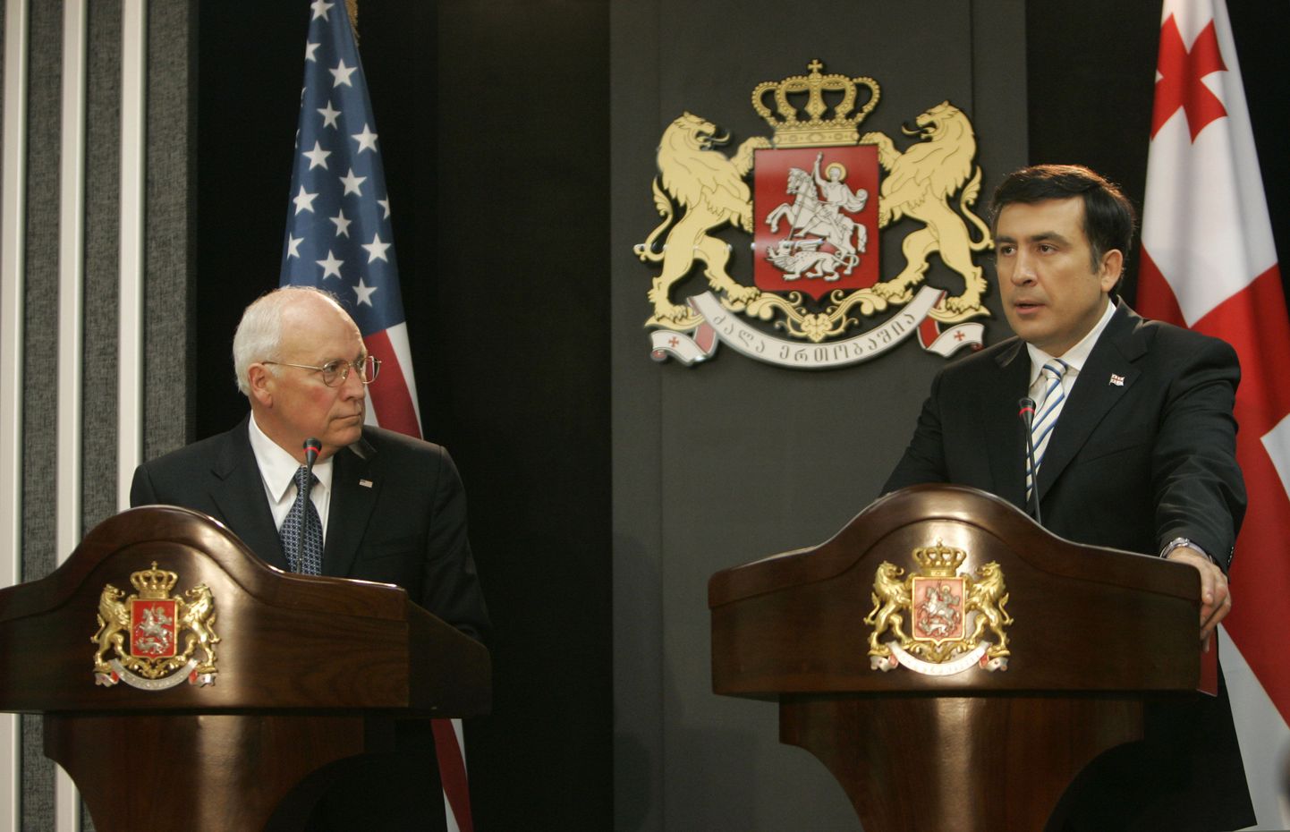 USA asepresident Dick Cheney (vasakul) ja Gruusia riigipea Mihheil Saakašvili (paremal) Thbilisis toimunud kohtumisel.