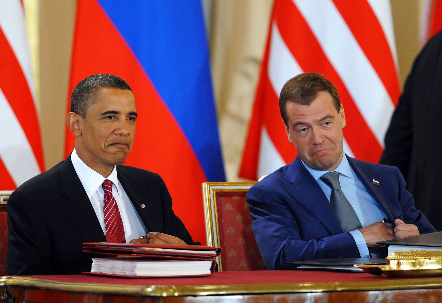 USA president Barack Obama ja Venemaa president Dmitri Medvedev allkirjastasid Prahas uue START-leppe, millega vähendatakse mõlema riigi tuumaarsenali ligi kolmandiku võrra.