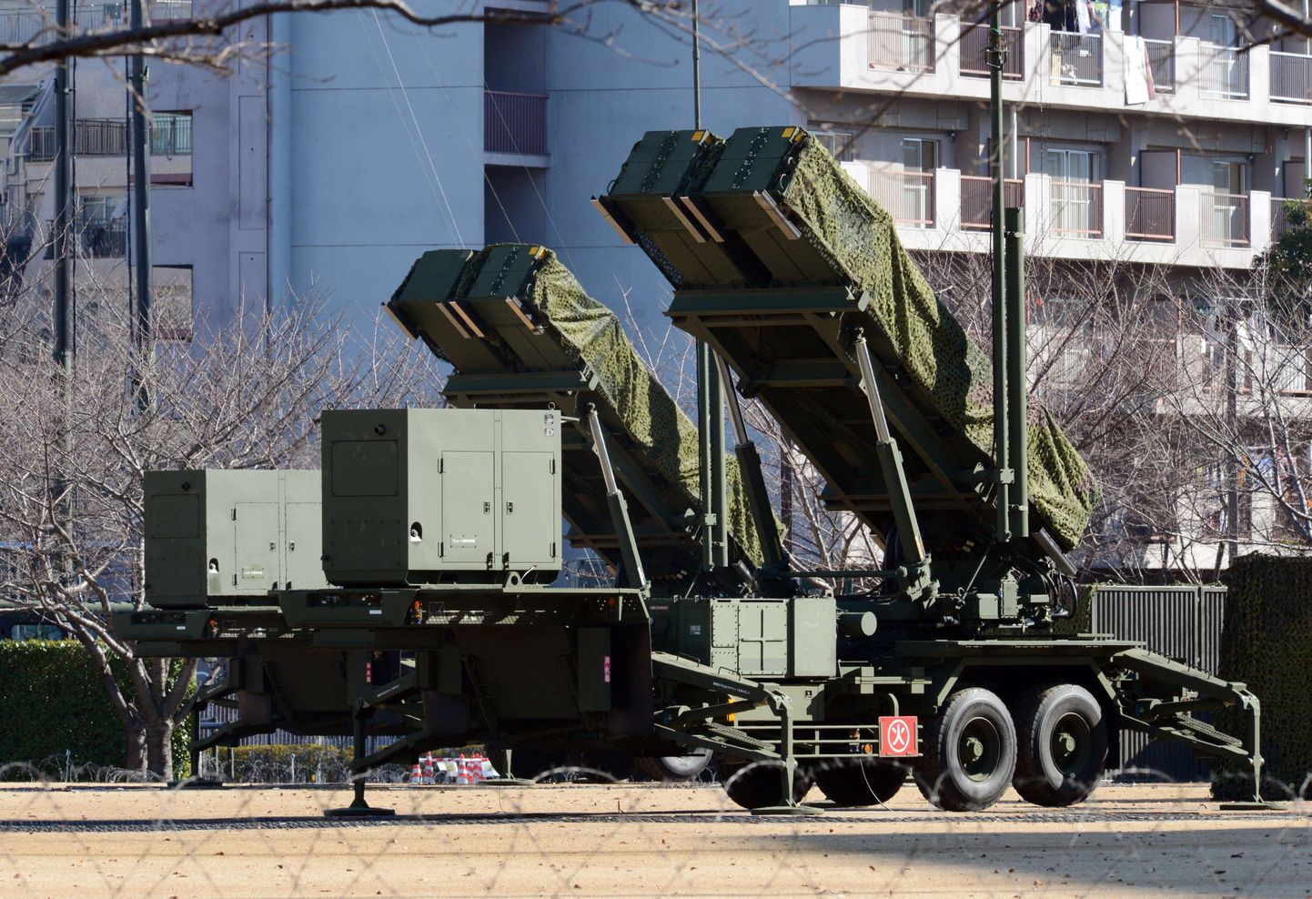 PAC-3 tüüpi Patriot rakketide kandjad Jaapani kaitseministeeriumi kõrval möödunud aasta detsembris.