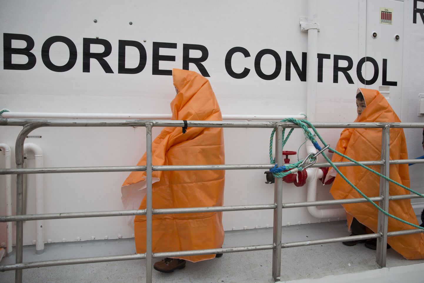 Lapspagulased Frotexi patrullalusel pärast nende päästmist Kreekale kuuluva Lesbose saare rannikuvetest.