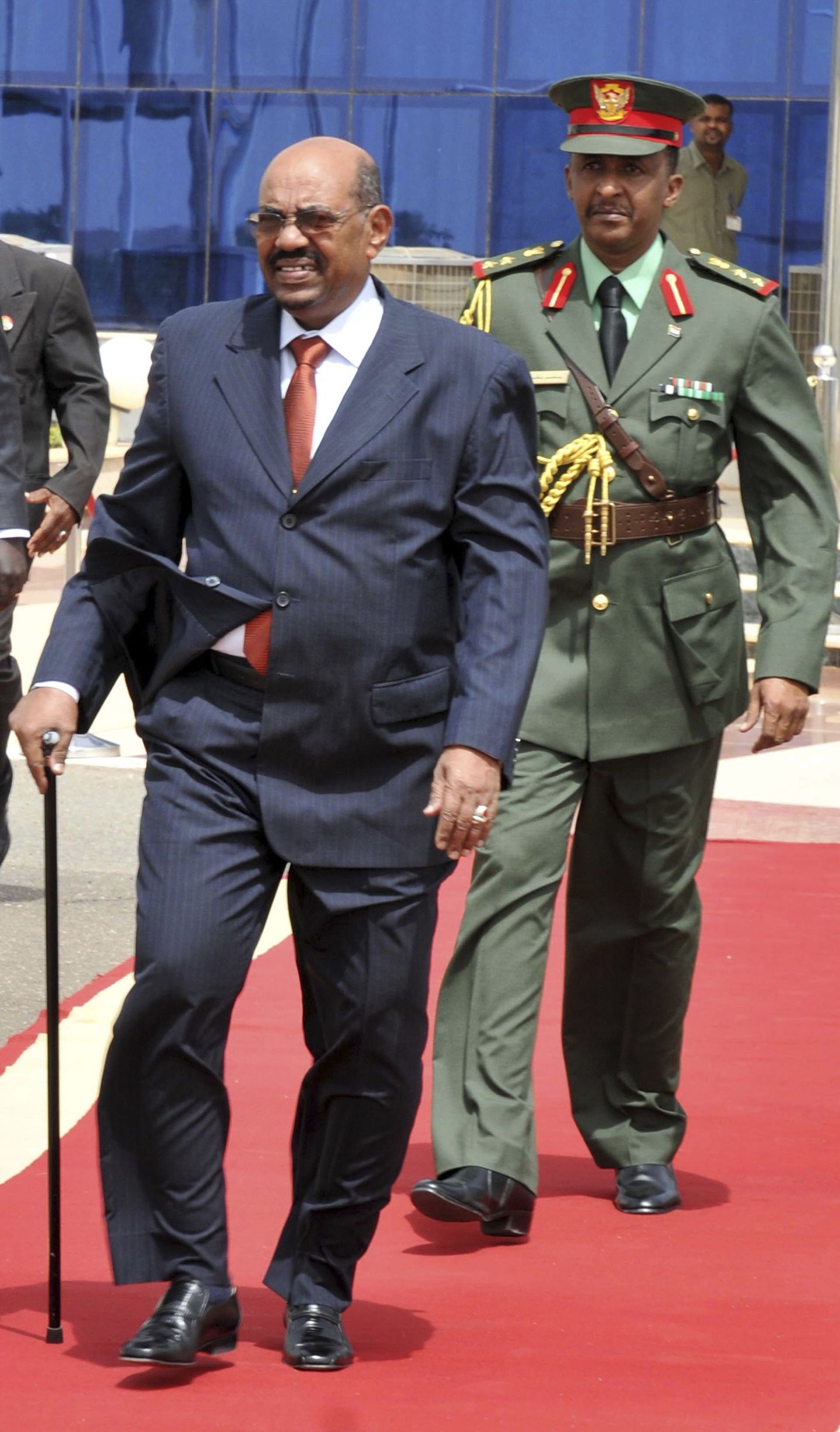 Sudaani president Omar Hassan al-Bashir (vasakul).