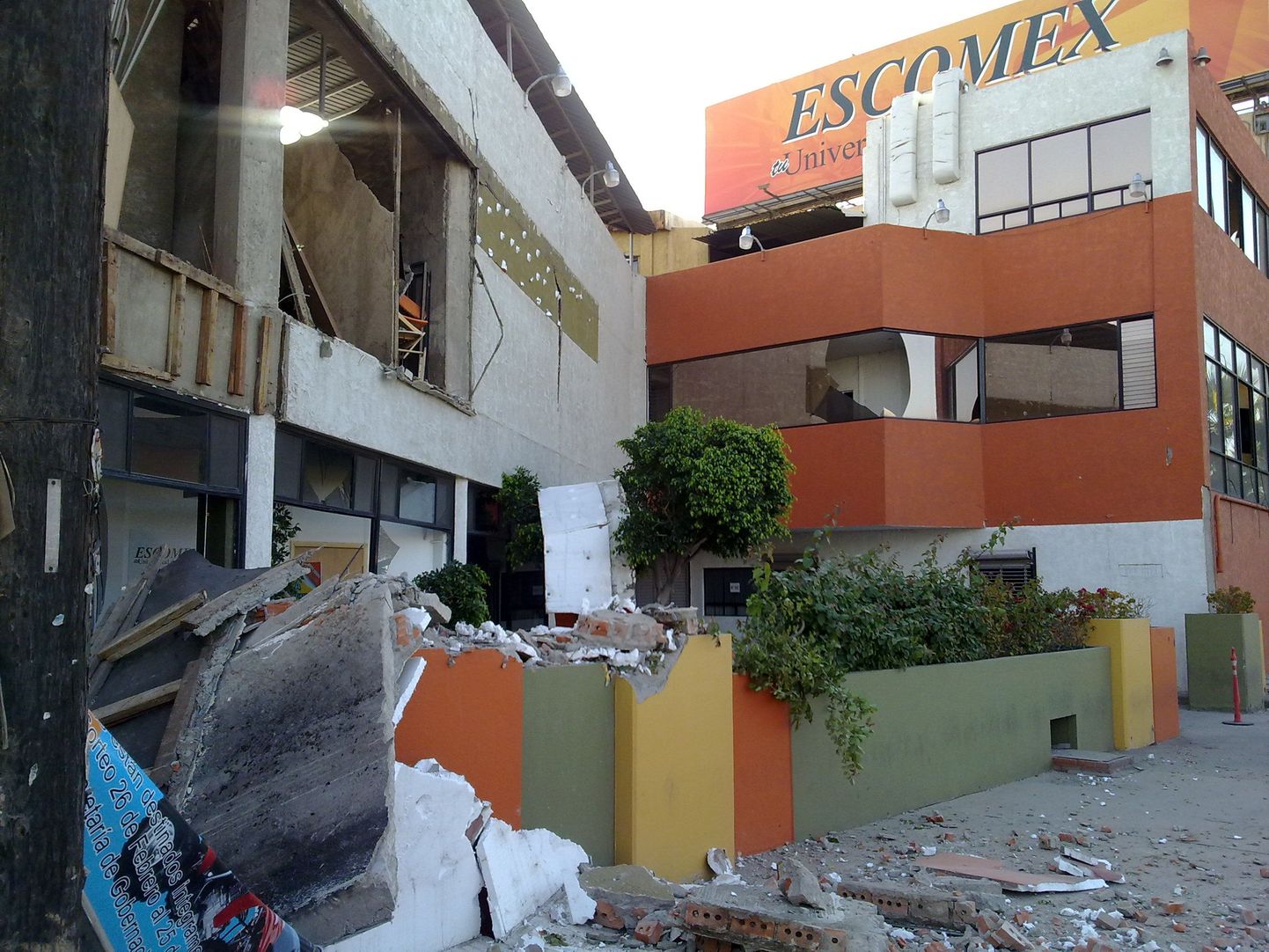Последствия землетрясения в Мексикали.