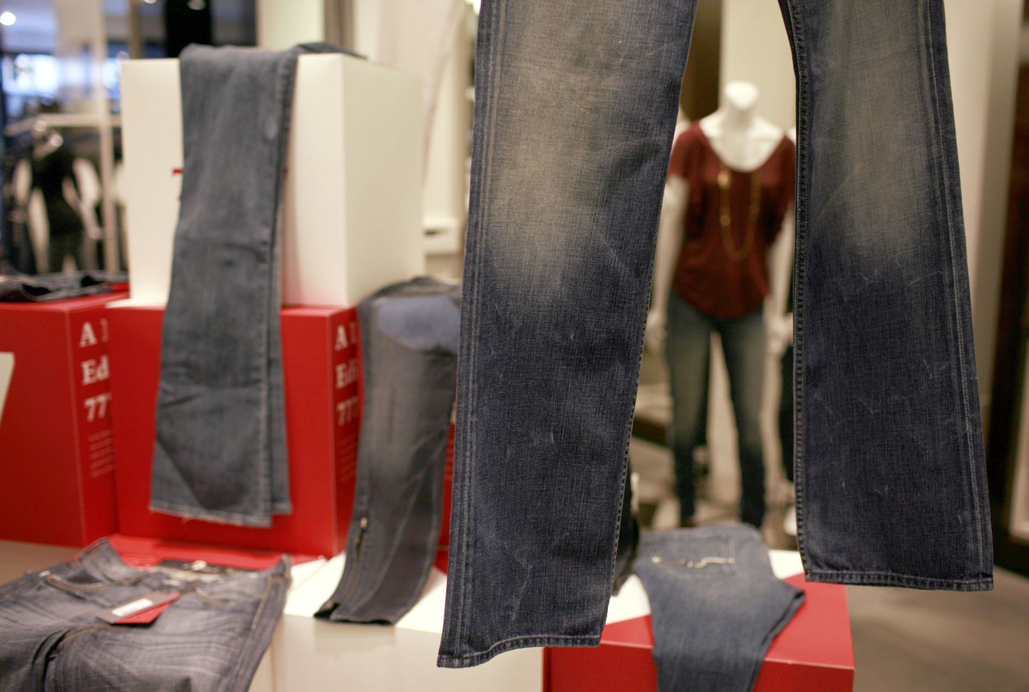 Rootsis leiti teksapükstest mürgiseid aineid