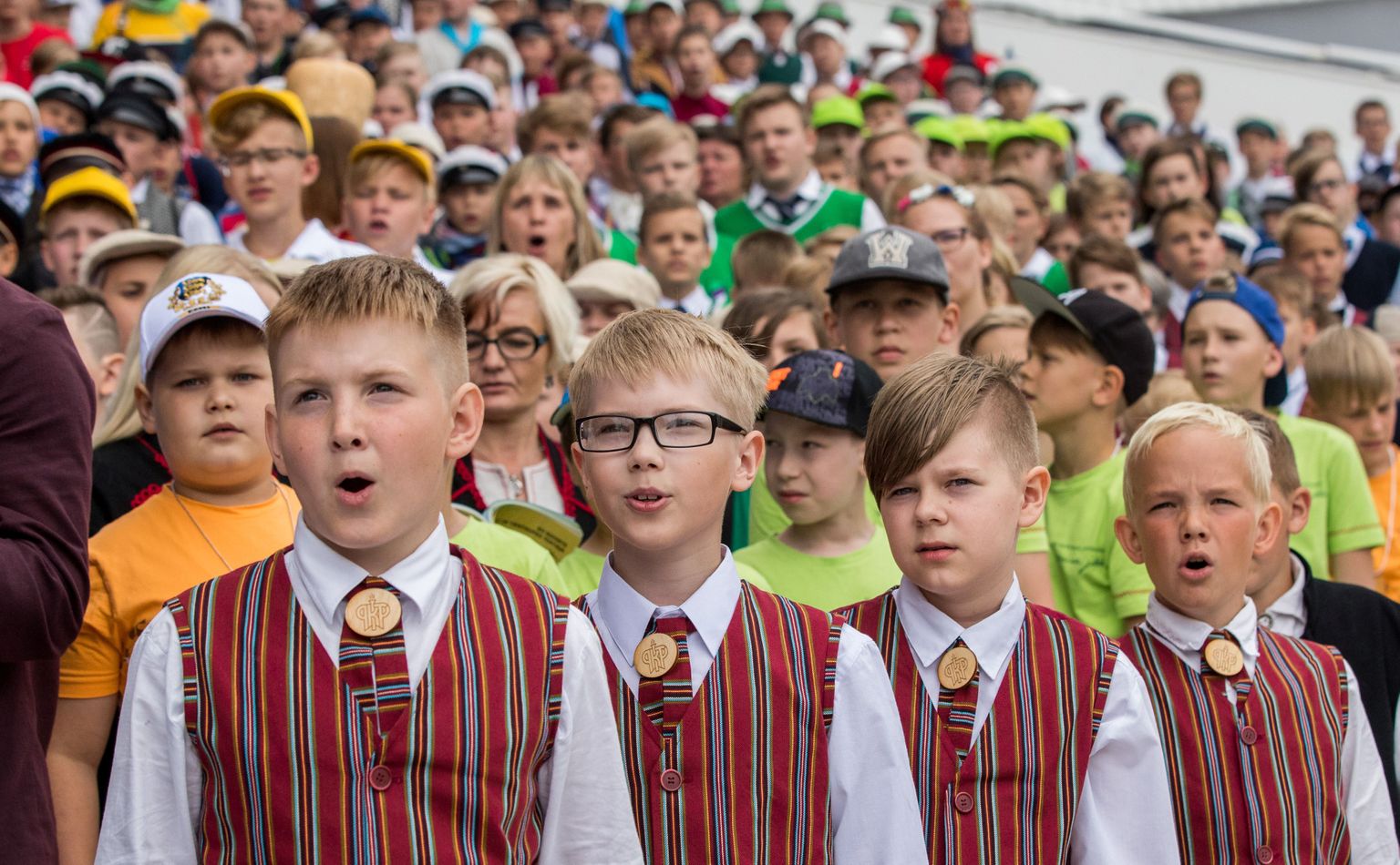 Lauljad eile noorte laulupeol.