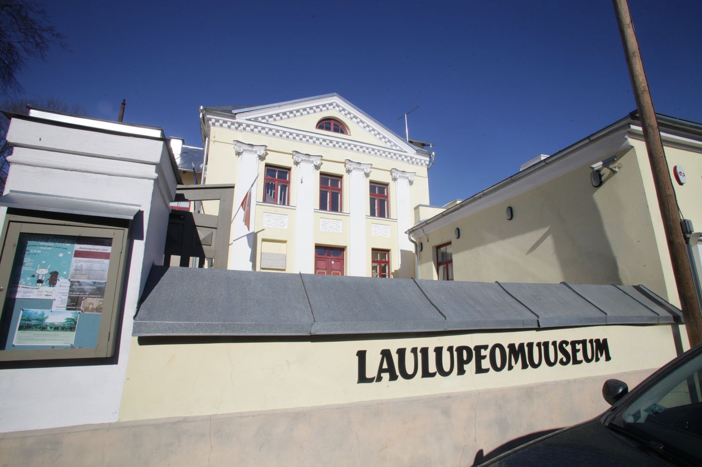 Tartu laulupeomuuseum tegutseb ajaloolises teatrihoones Jaama 14.