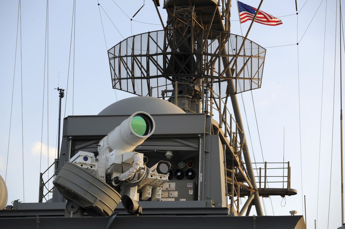 Laser-relvasüsteem amfiibtranspordil USS Ponce.