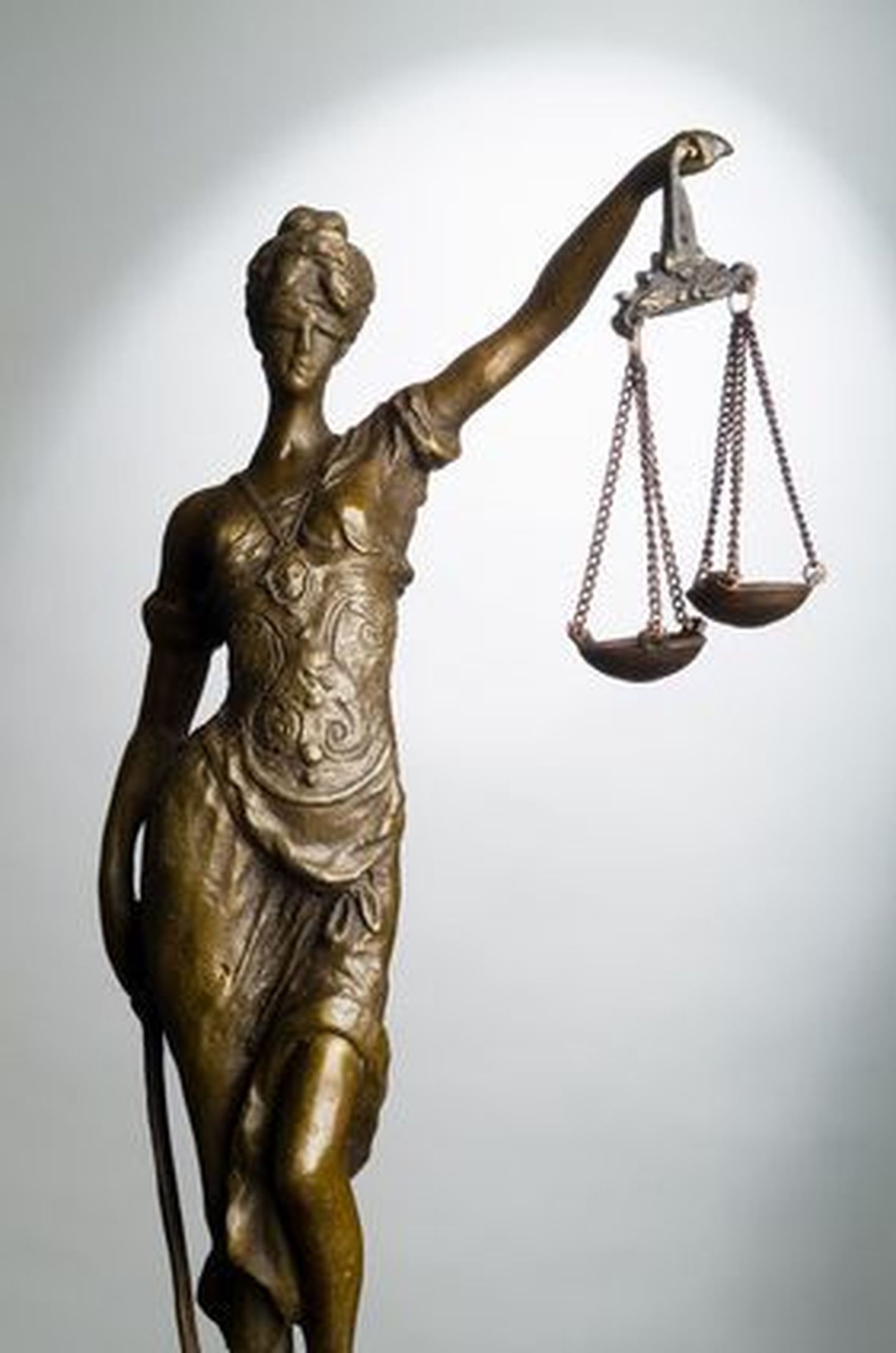 Статуя богини правосудия - Фемиды