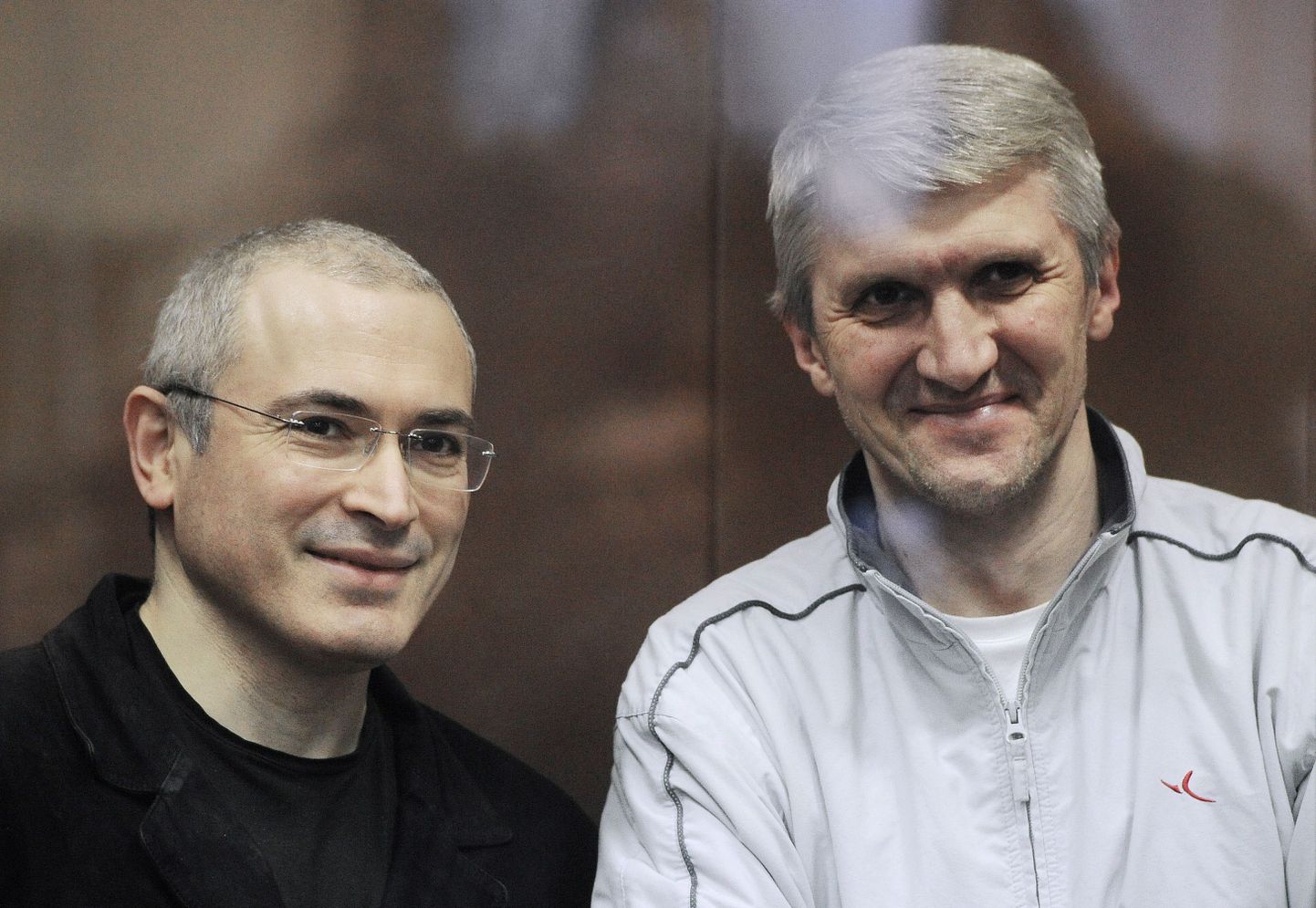 Михаил Ходорковский и Платон Лебедев(справа).