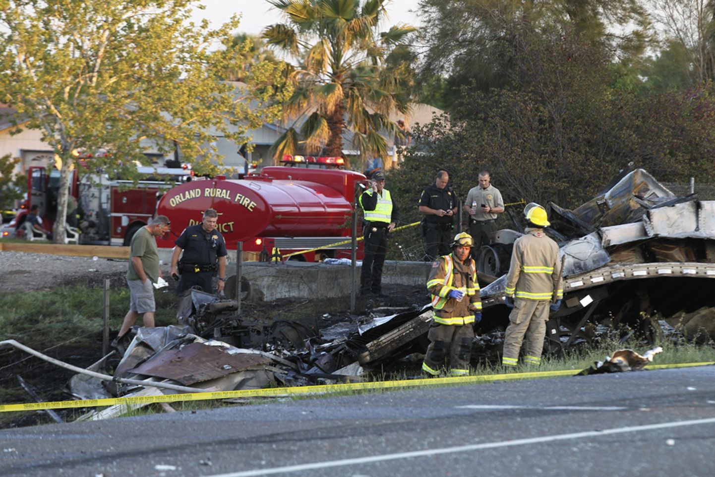 Californias hukkus bussi ja veoauto kokkupõrkes vähemalt üheksa inimest