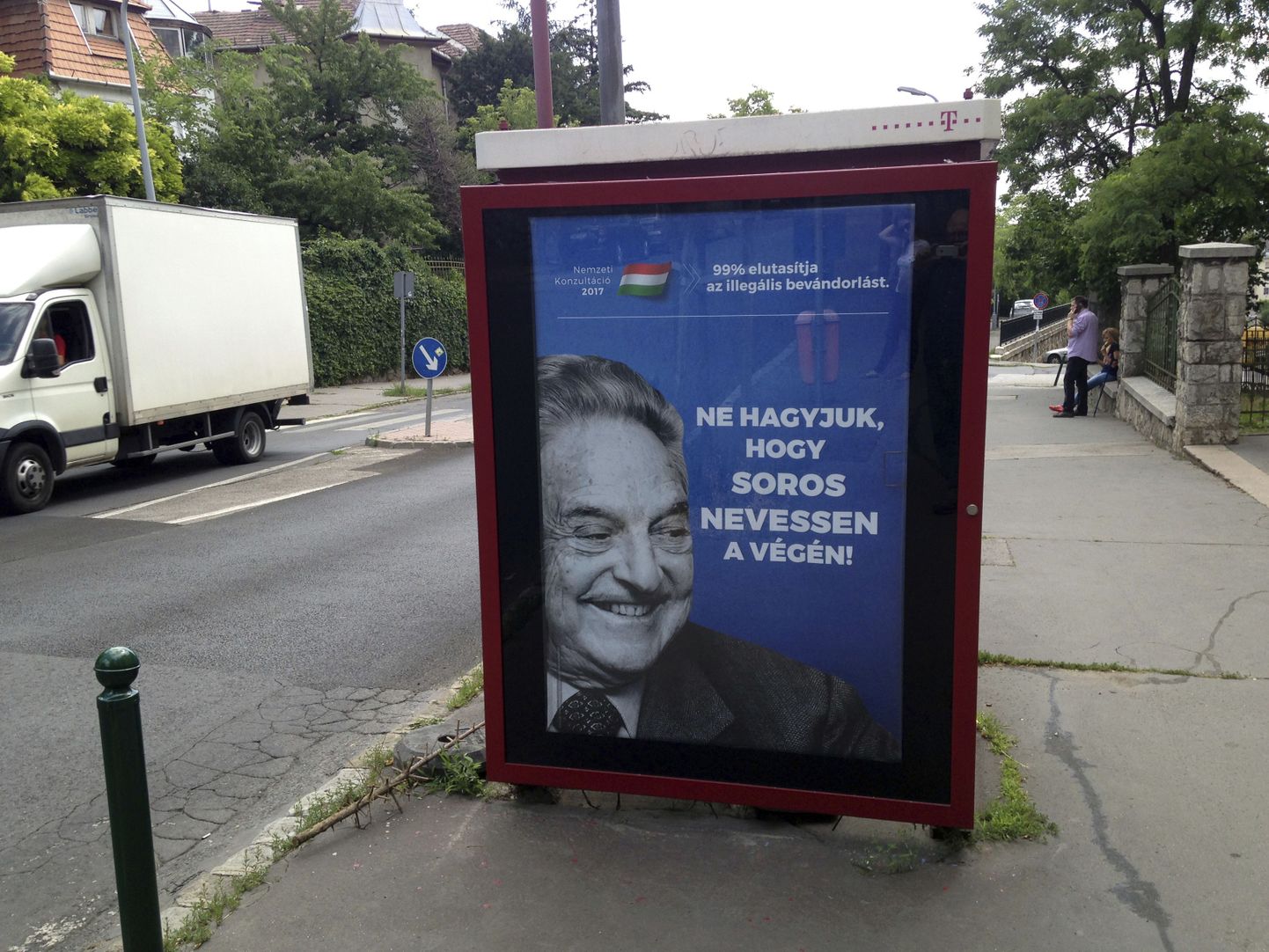 «Ärge laske Sorosel viimasena naerda!» teatab riigi rahadega tellitud kampaaniaplakat Budapesti tänaval.