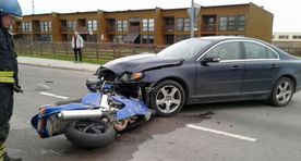 Pildid: Tartu külje all põrkasid kokku auto ja mootorratas