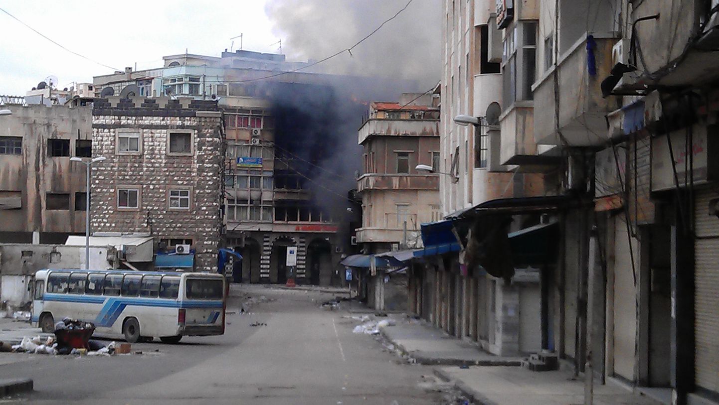 Põlev hoone Homsis 26. veebruaril.