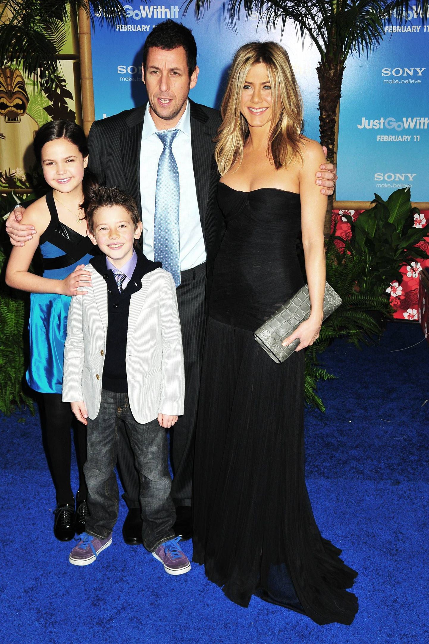 Jennifer Aniston, Adam Sandler, Bailee Madison ja Griffin Gluck «Just Go With It» esilinastusel New Yorkis, 08-02-2011