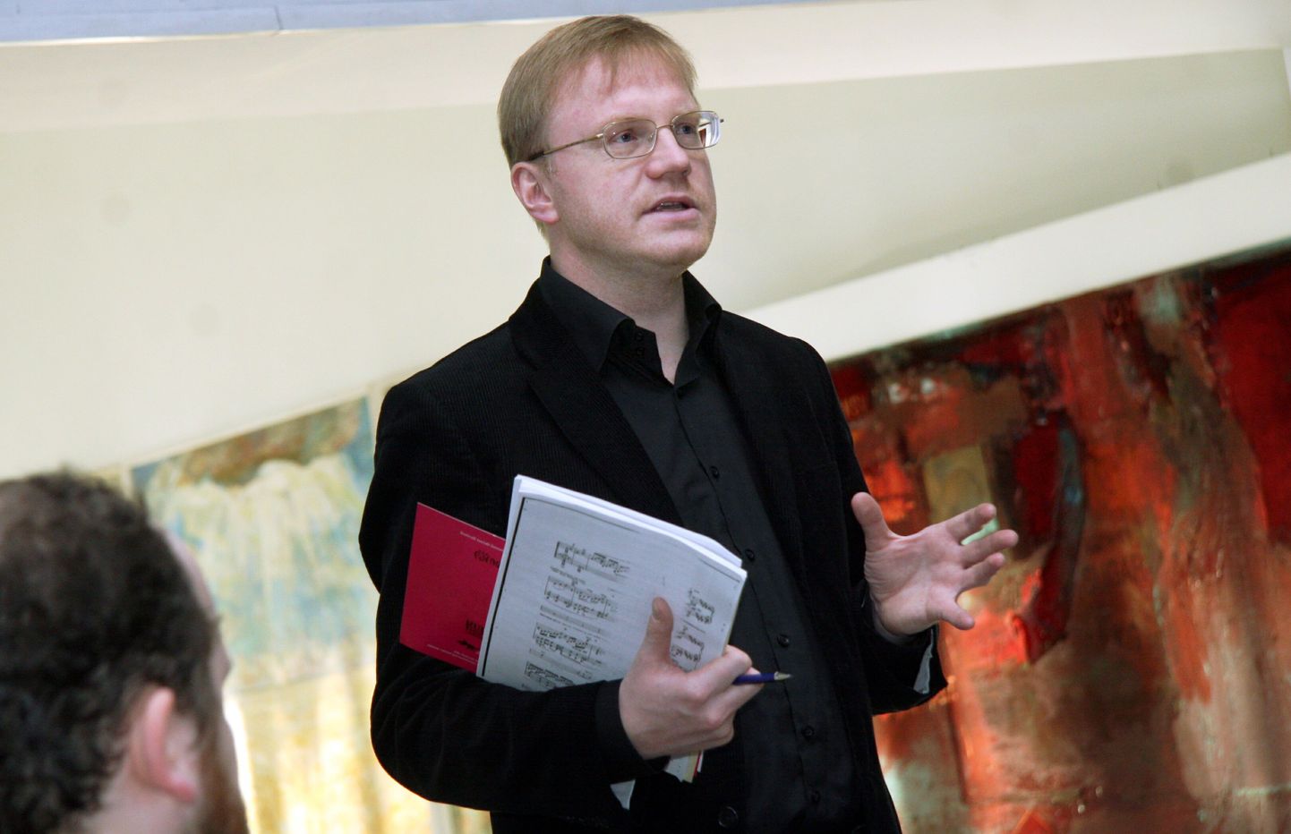 Andrus Kallastu dirigeerib Rossini "Väikse piduliku missa" Eesti esiettekannet.