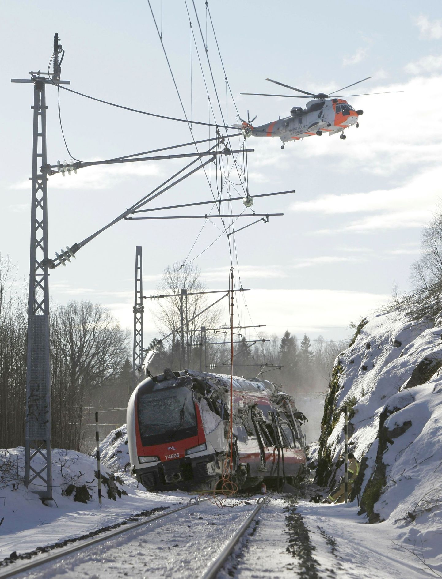 Eile sõitis Lõuna-Norras Holmestrandi lähedal raudteefirma NBS katsesõidul olnud rong rööbastelt maha