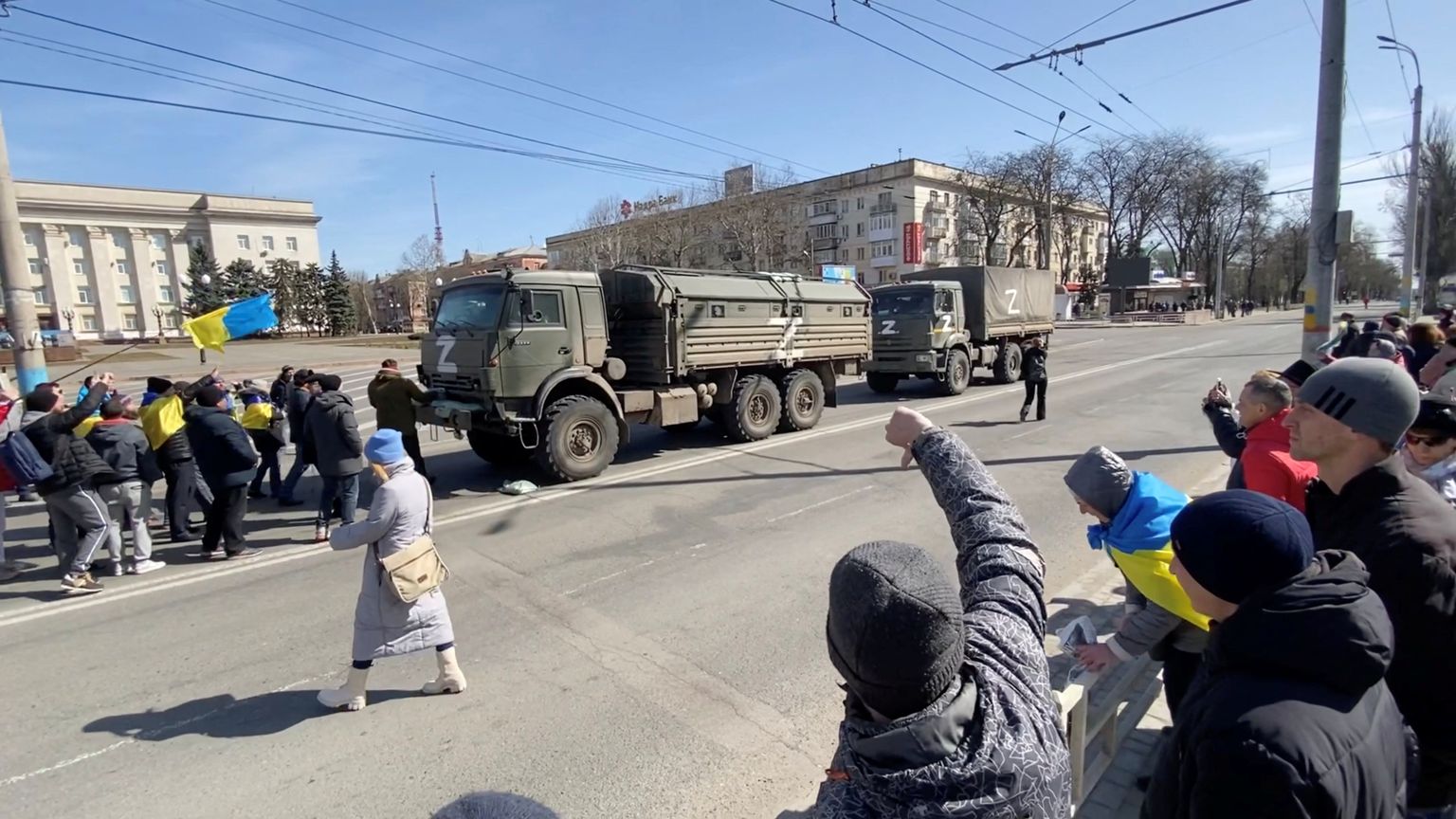 Жители Херсона протестуют против российского вторжения