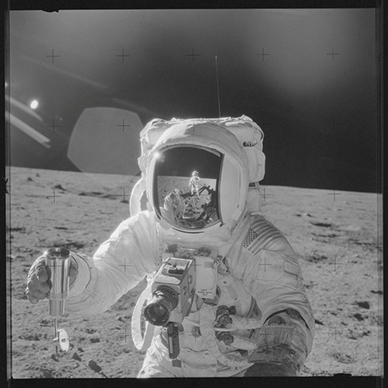 Alans Bīns uz Mēness Apollo 12 misijas laikā 1969. gadā 