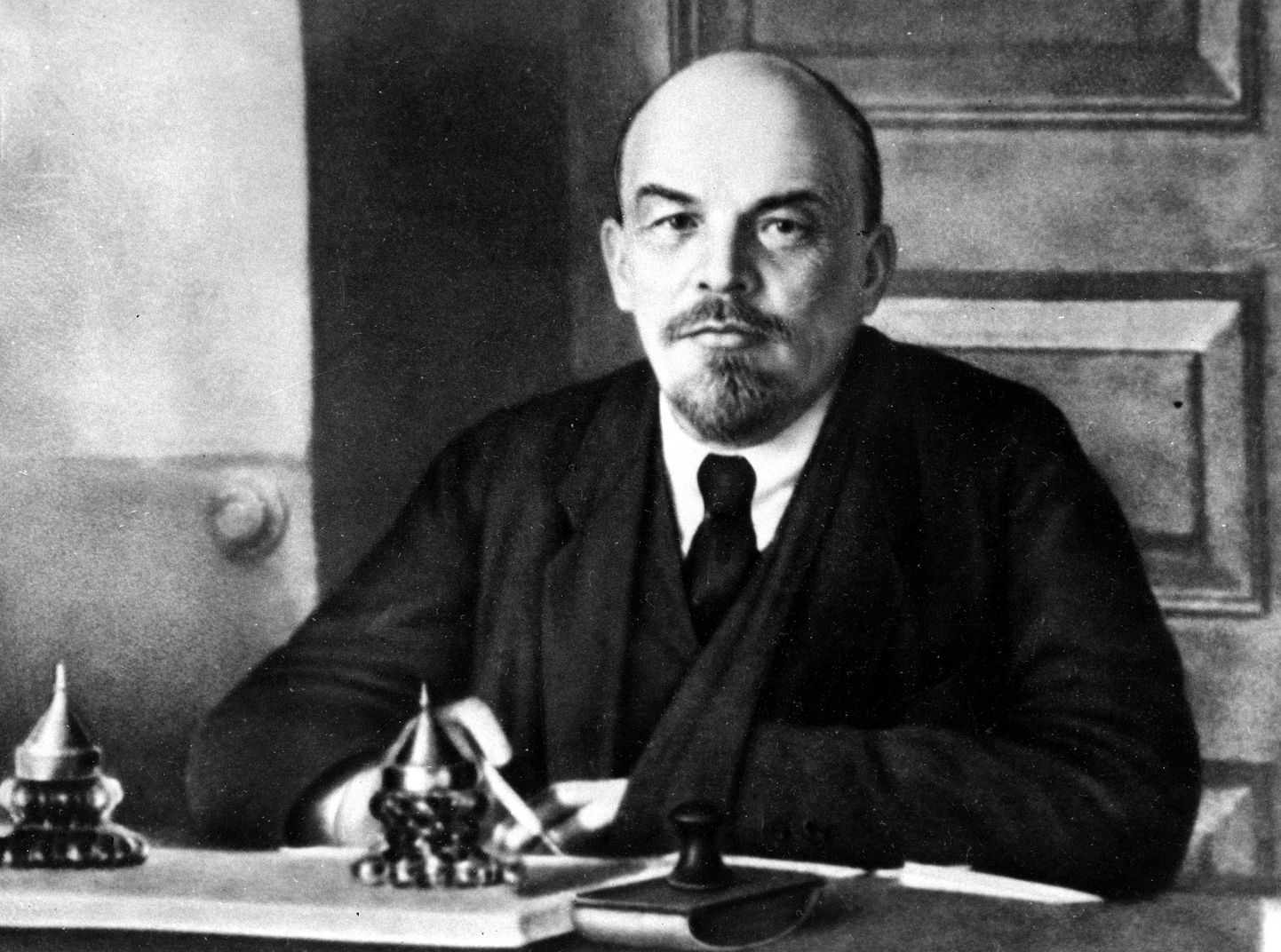 Vladimir Iljitš Lenin 1918. aastal tehtud fotol.