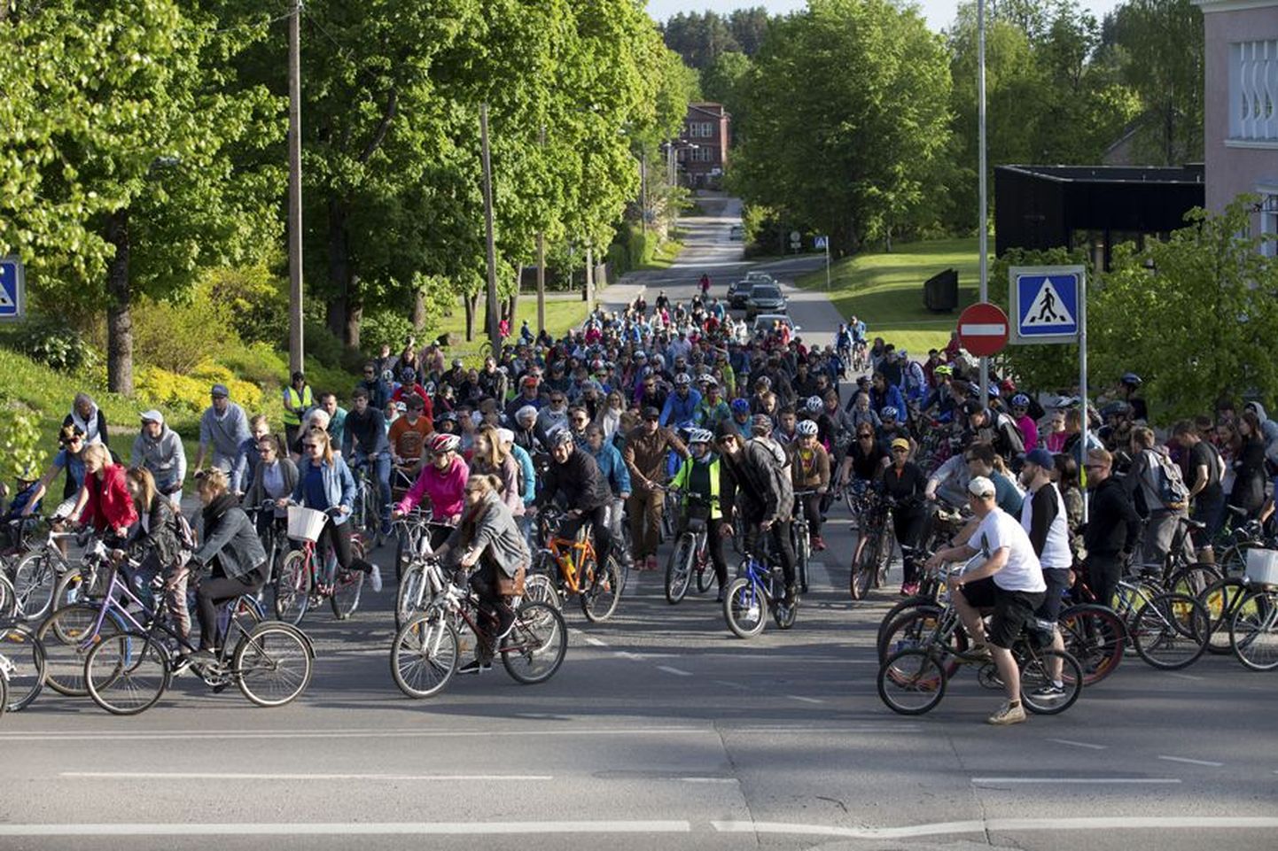 Ühine rattasõit läbi Viljandi tõi kohale ligi 600 ratturit.
Jämejala külas süttis reede õhtul kardetavasti kellegi kurja käe läbi suur puiduhunnik.