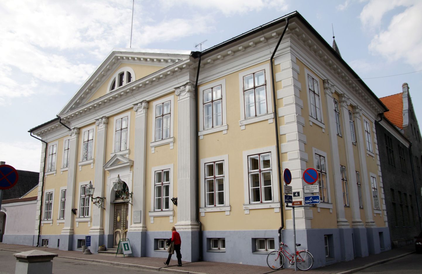 Omar Volmeri pärandit hoiti Pärnu linnavalitsuse kunagistes arhiiviruumides Uus 4.