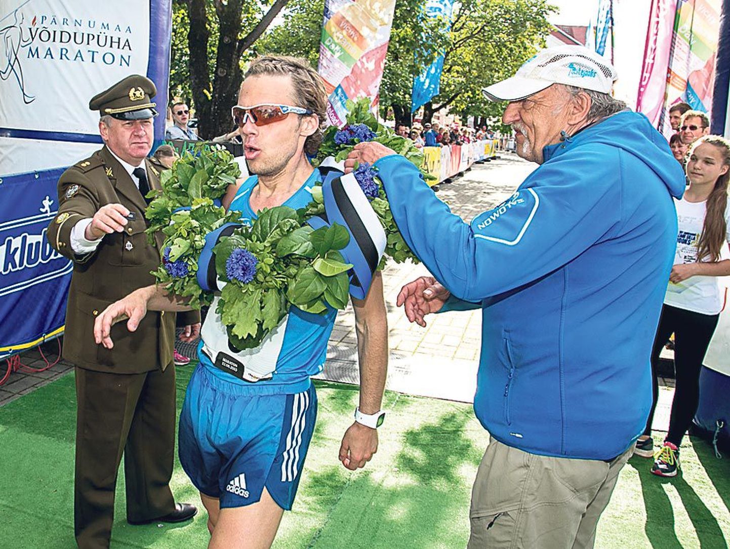 Neljanda võidupüha maratoni 42,195 kilomeetrit läbisid kõige kiiremini Maris Tamm ja Kristo Reinsalu, kummalegi polnud see esimene kord Pärnus Rüütli platsil triumfeerida.