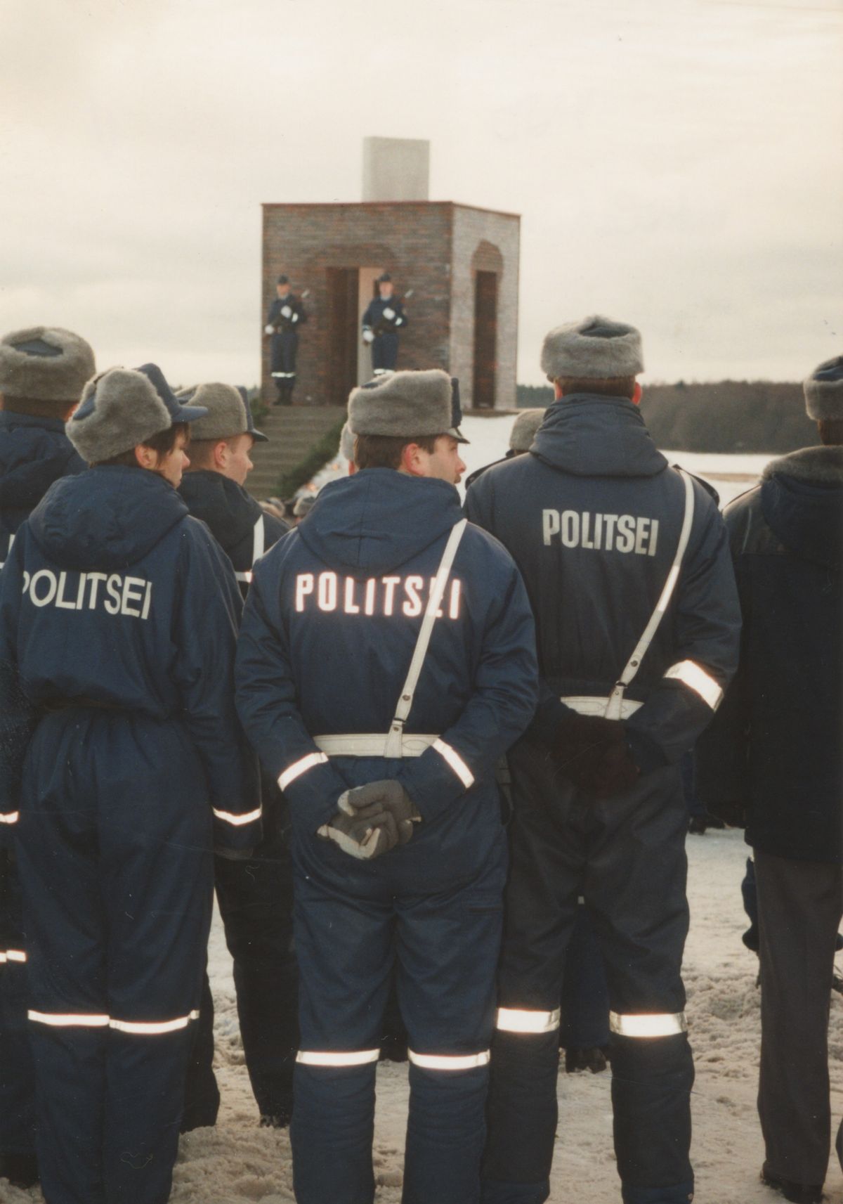 Мяо, 15.12.1995. Открытие монумента в память погибших полицейских