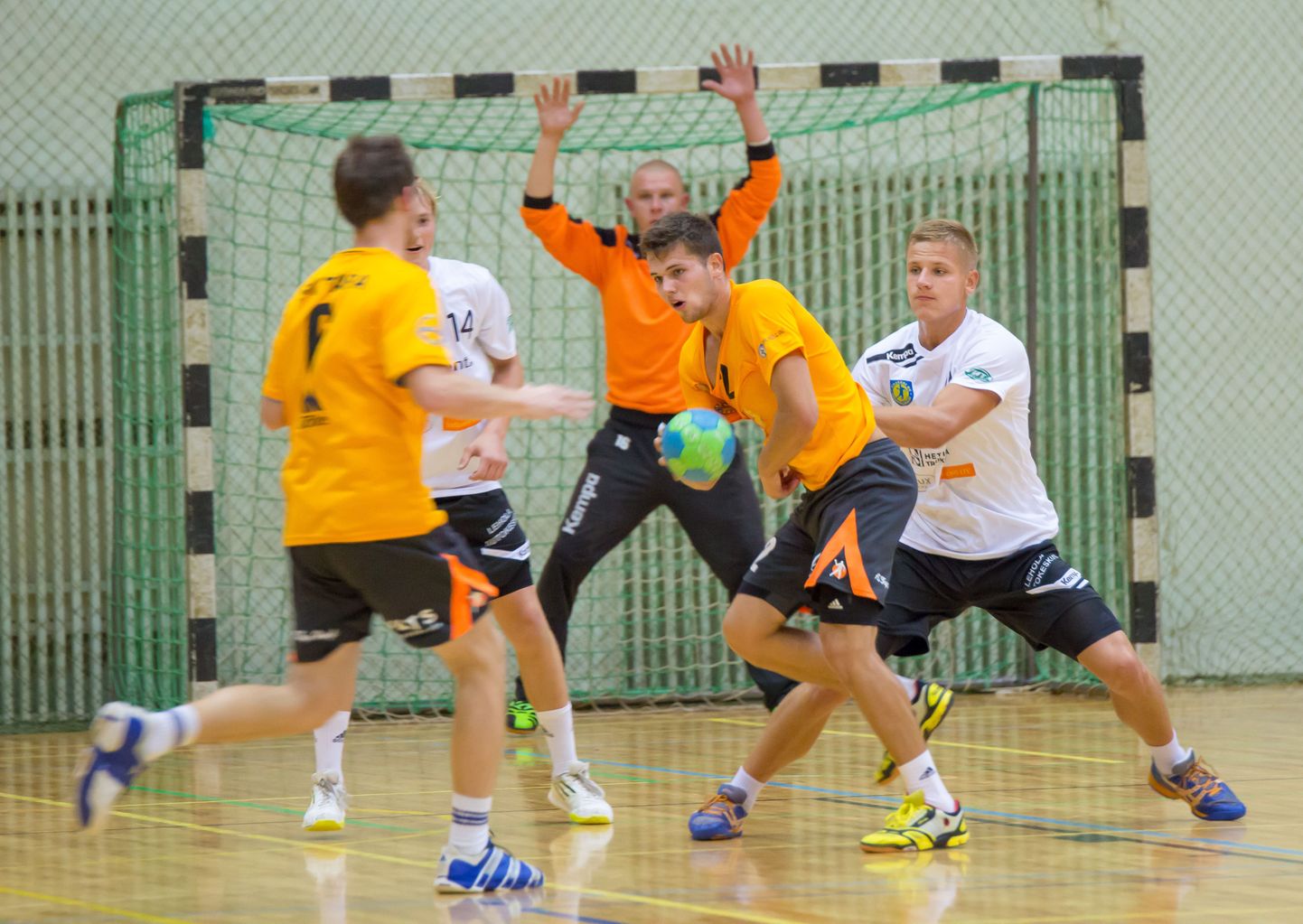 Täna kell 19 kohtuvad Tapal Eesti käsipalli meistrivõistlustel Viljandi HC ja SK Tapa.