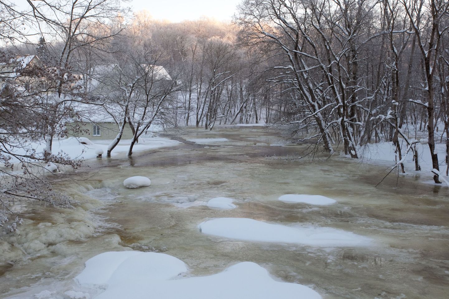 Kunda jõgi on üle kallaste ajanud ka varasematel talvedel