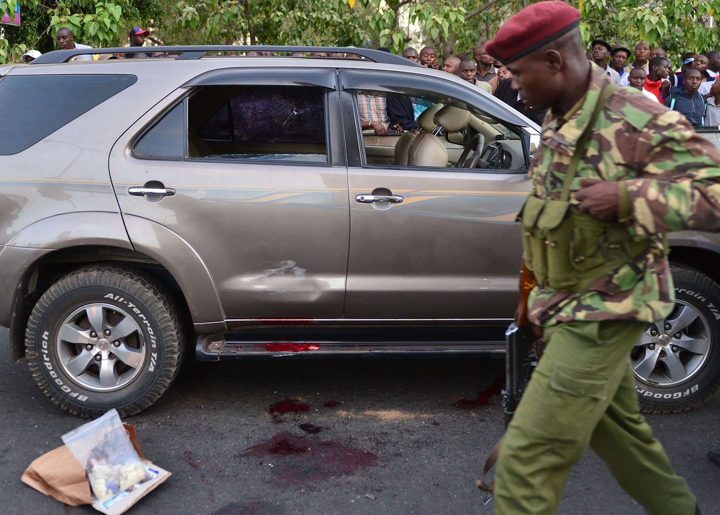Keenia parlamendisaadiku Hon George Muchai auto pärast tulistamist.