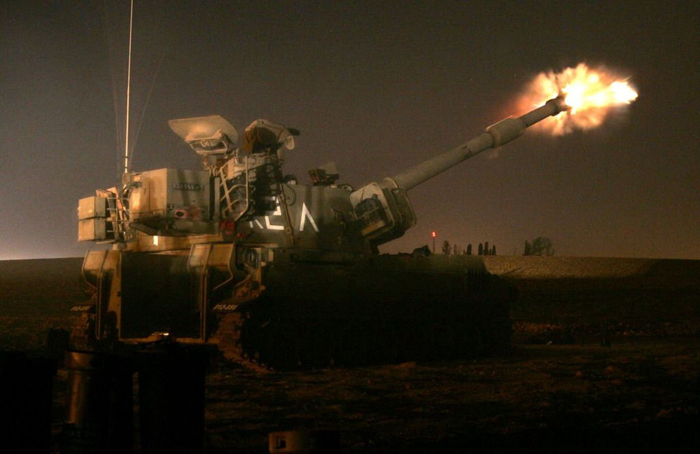 Iisraeli suurtükivägi Gaza sektori pihta tulistamas