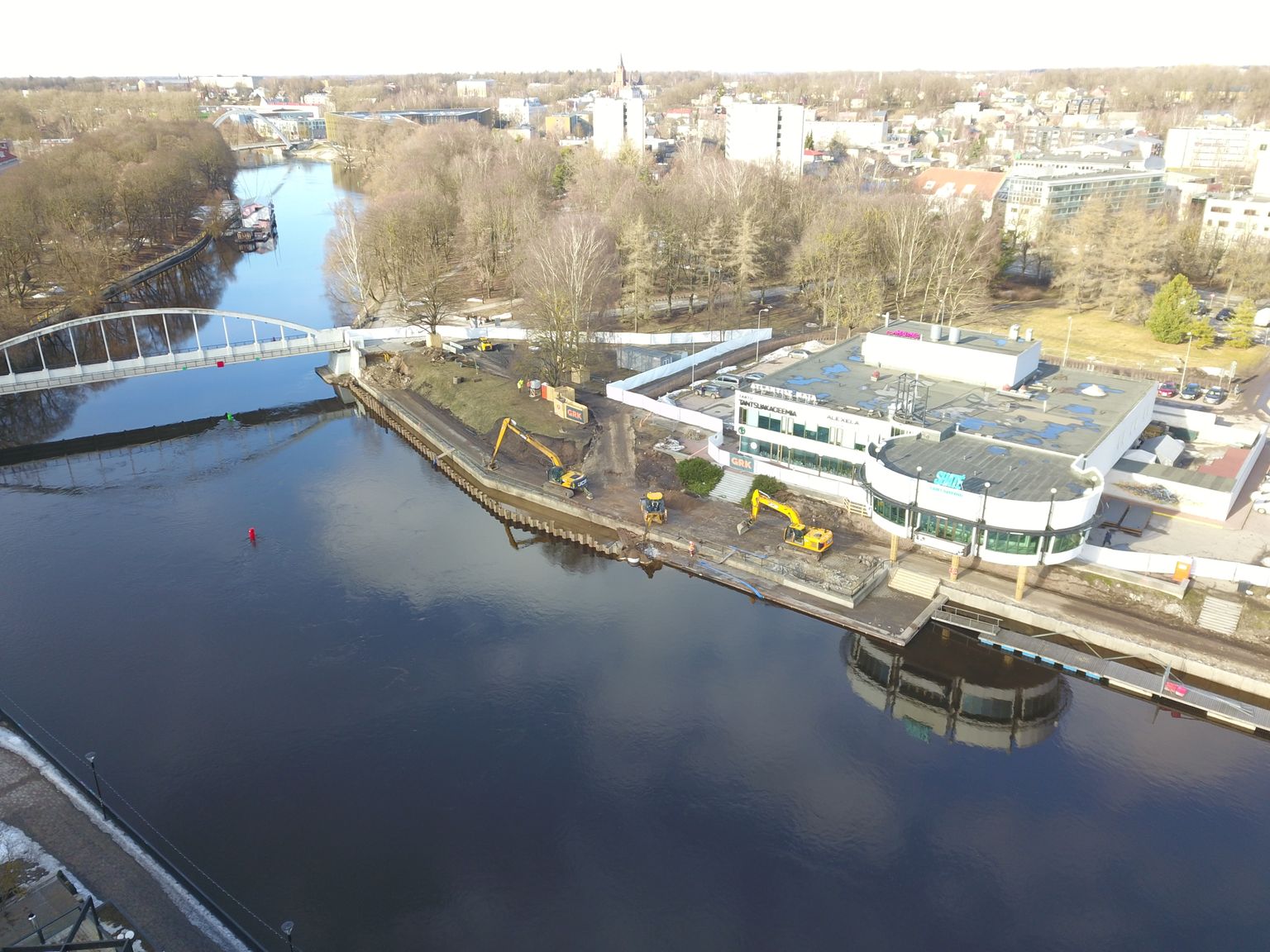 Emajõe promenaadi ehitus Atlantise maja juures 21. märtsil 2023.