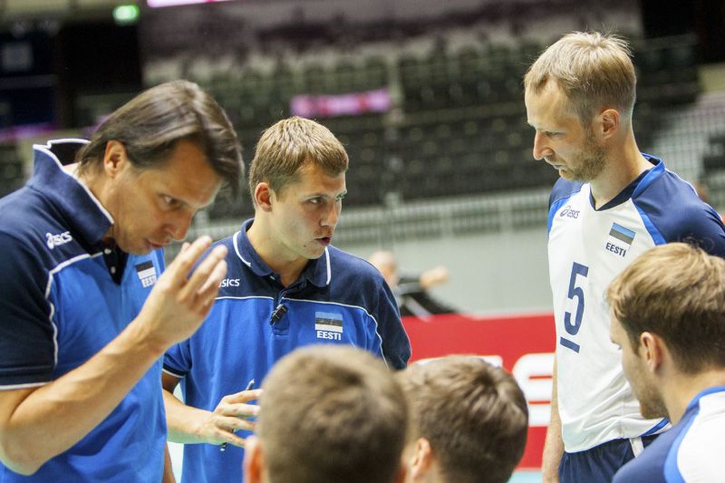 Treener Rainer Vassiljev juhendab koos Gianni Cretuga edukalt esinevat Eesti võrkpallikoondist. Tõenäoliselt on see ka üks põhjus, mis perekond Vassiljevid toetavad Eesti võrkpalliliigat.