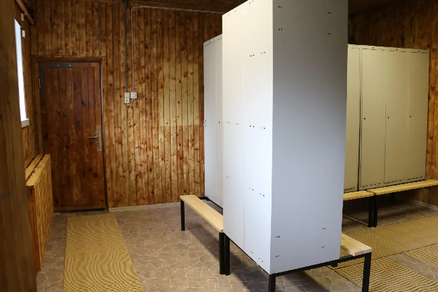 Värskendusremondi käigus soetati Väike-Maarja ühissauna uued riietuskapid.