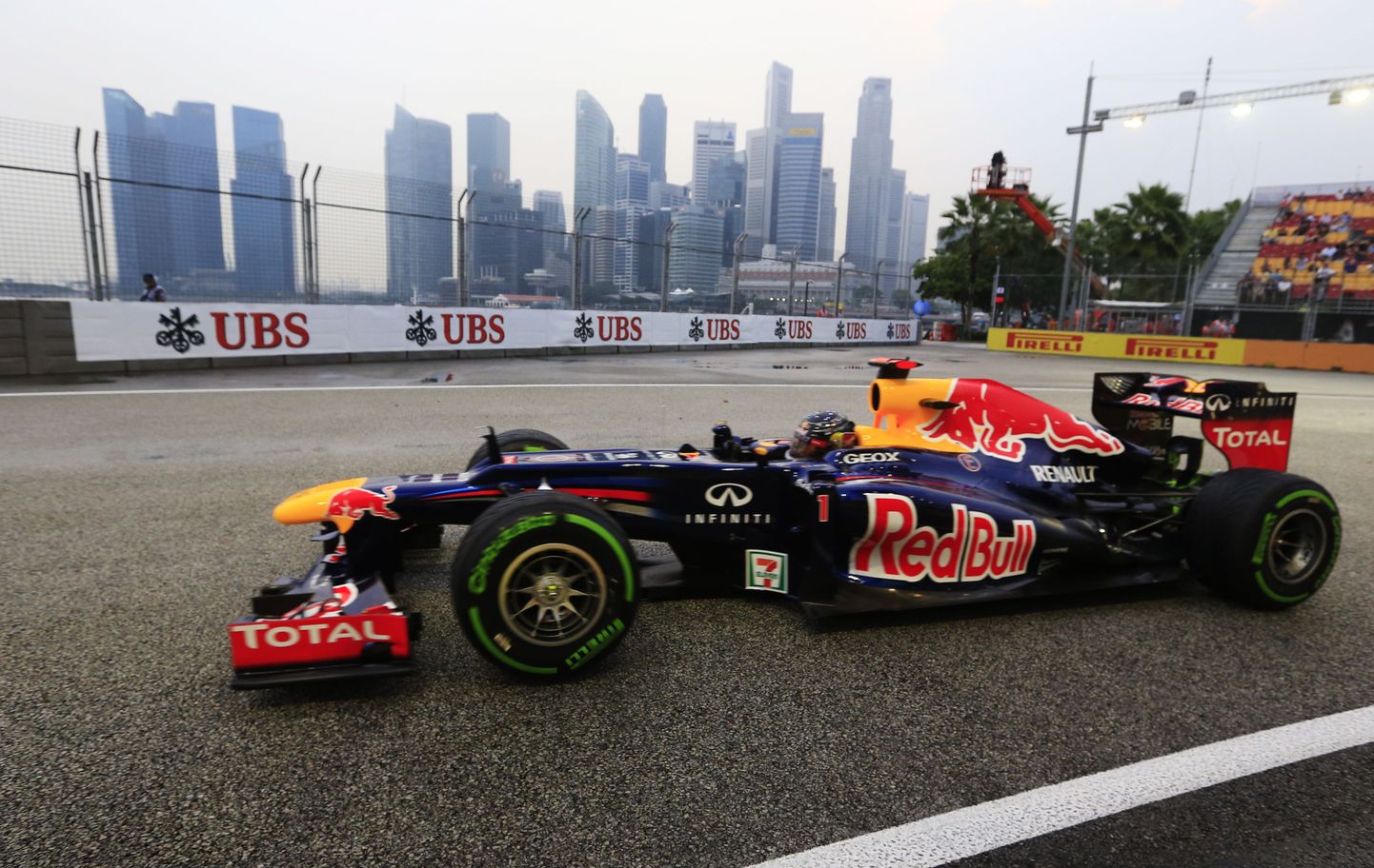 Sebastian Vettel Singapuri GP vabatreeningul.