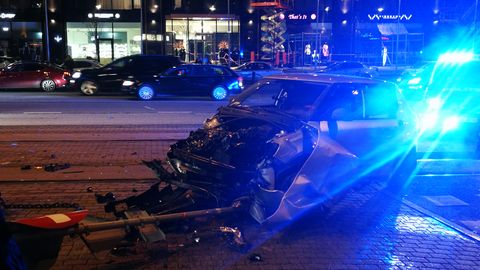 Fotod: liiklusõnnetus peatas Tallinna kesklinnas mõneks ajaks trammiliikluse