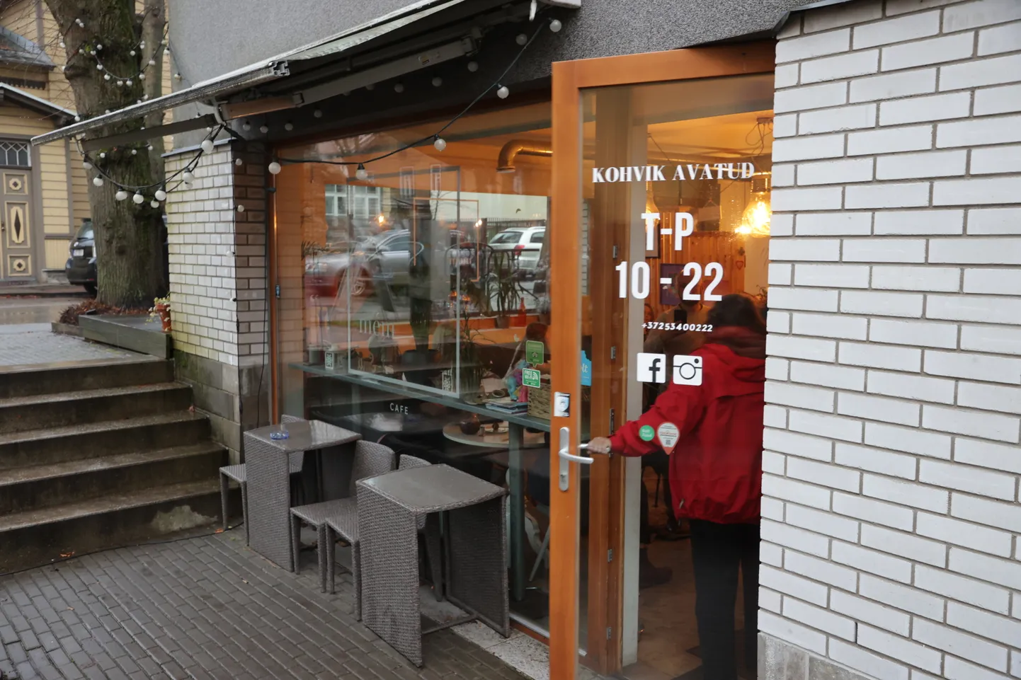Elvis Braueri pere kohvik Mém Cafe.