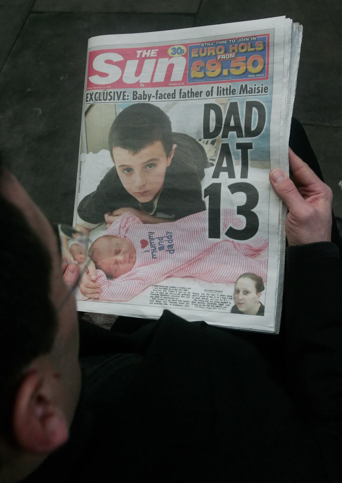 Alfie Patten ja Maisie ajalehe The Sun esikaanel