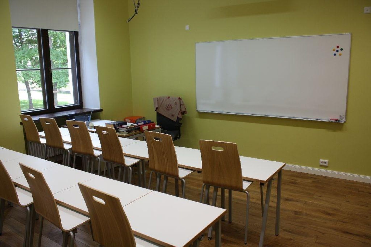 Eestis on sel õppeaastal kokku 31 nädalat, millest 15 nädalat on Harju- ja Ida-Virumaa 10.–11. klassi õpilased olnud distantsõppel, 5.–8. klassi lapsed olid distantsõppel 13 nädalat.