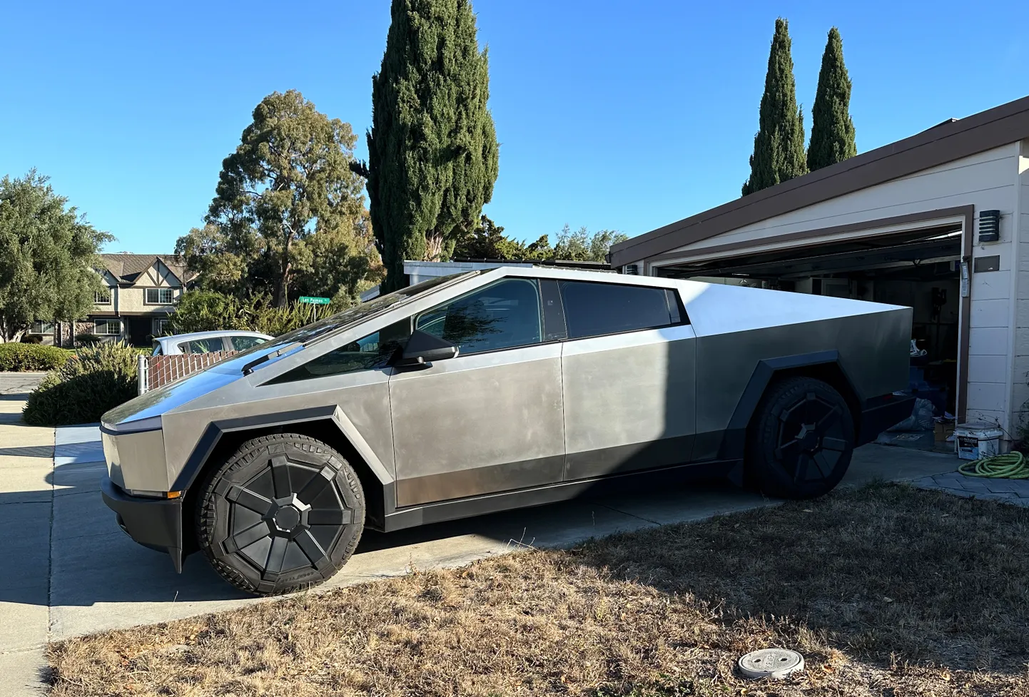 Tesla Cybertruck.