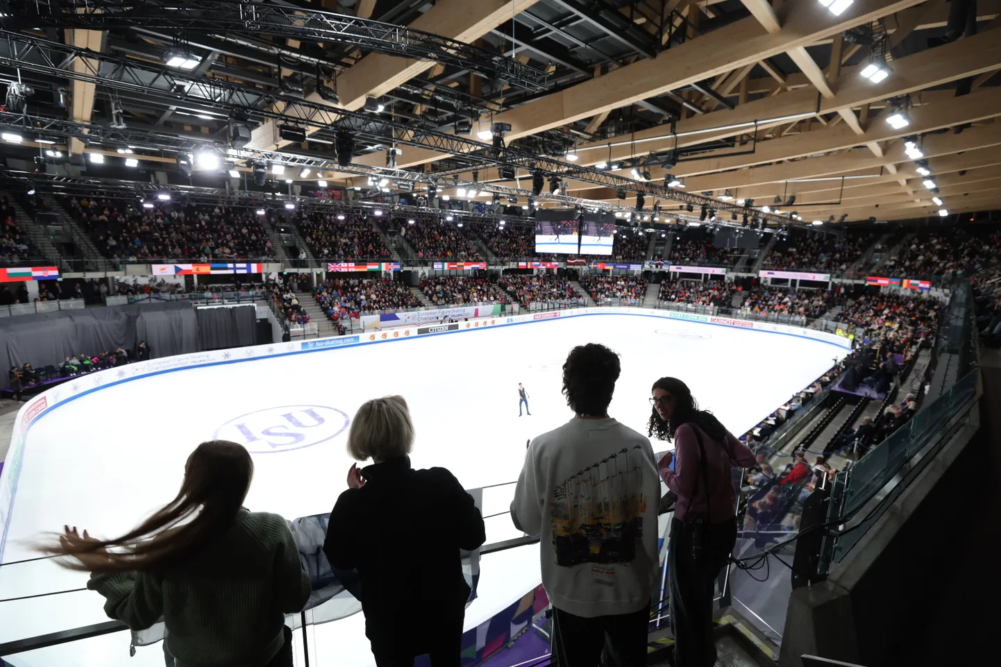 Tondiraba jäähallis peetakse lisaks jäähoki ja iluuisutamise võistlustele ka kontserte, korvpallimänge ja poksimatše.