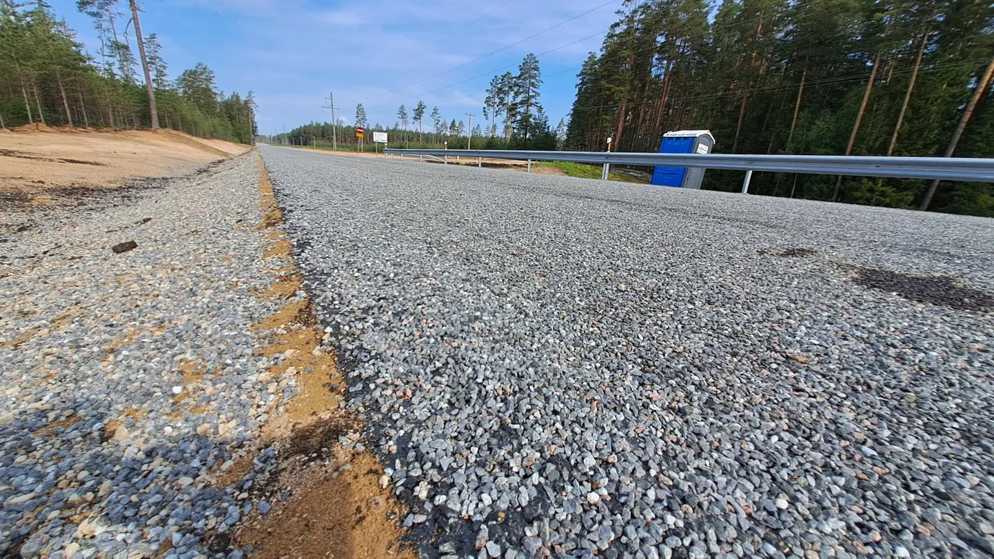 Uuele teele ei pandudki asfaltbetooni, vaid pinnati üle.