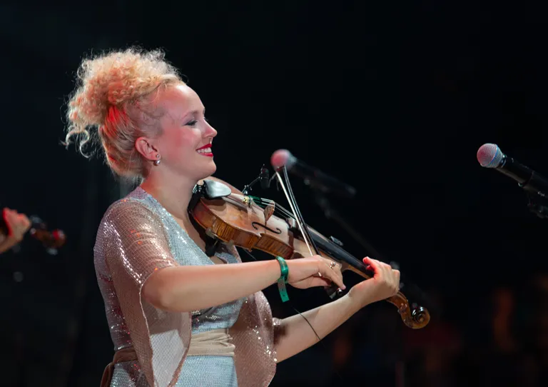 Curly Stringsi laulja ja viiuldaja Eeva Talsi