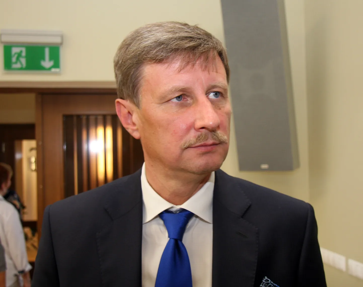 Äsjasõlmitud koalitsioonileppe kohaselt muutub Jõhvi vallavolikogu esimehe koht tasuliseks ja see kuulub keskfraktsioonile, kelle võimalik kandidaat on Eduard East. PEETER LILLEVÄLI