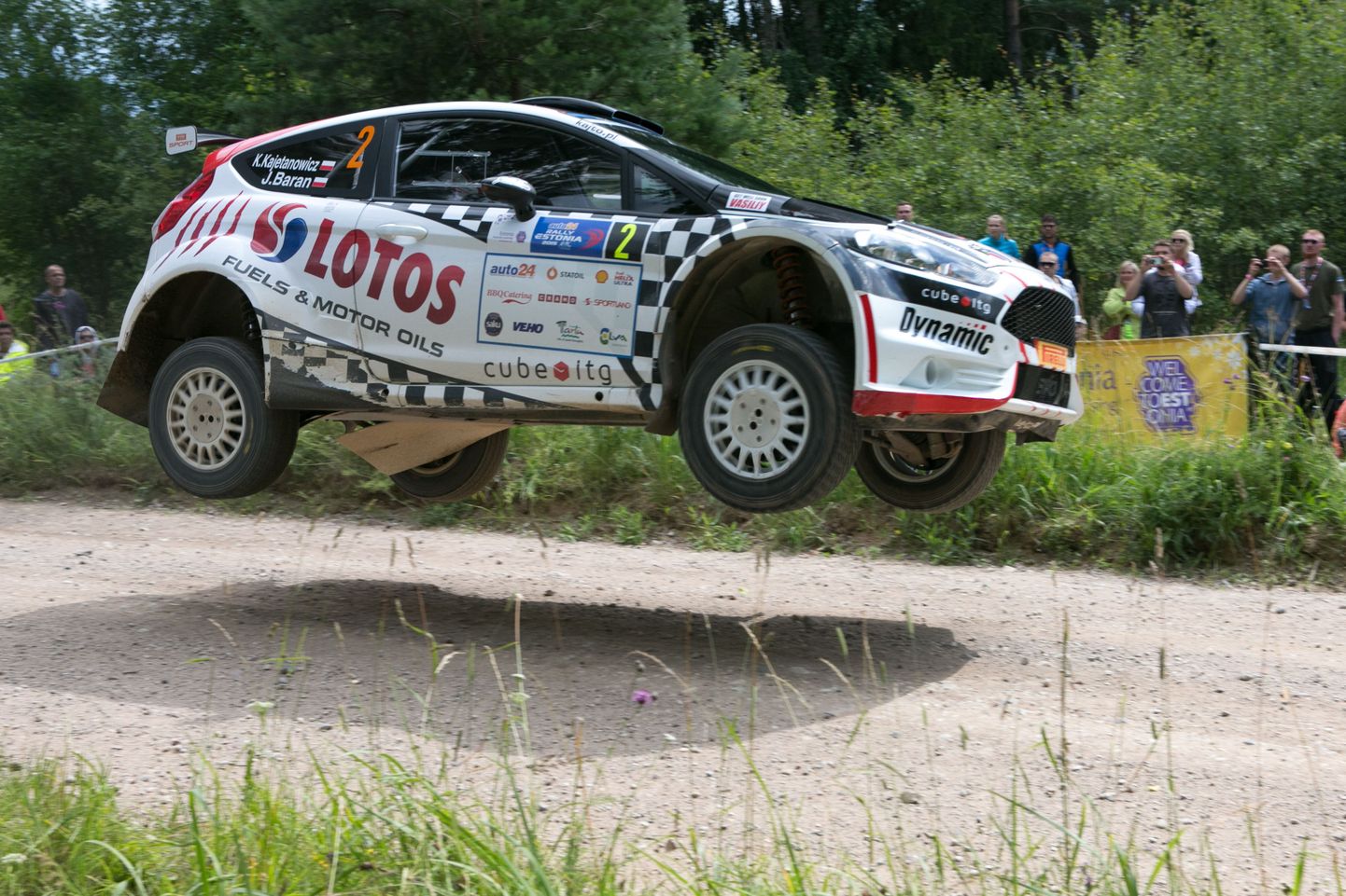 ERC-sarjas kihutasid Rally Estonial mõned tippsõitjad nagu Kajetan Kajetanowicz, kuid stardirivi muutus nende selja taga kiiresti hõredaks. MM-ralli tooks Lõuna-Eestisse kangemad sõitjad.