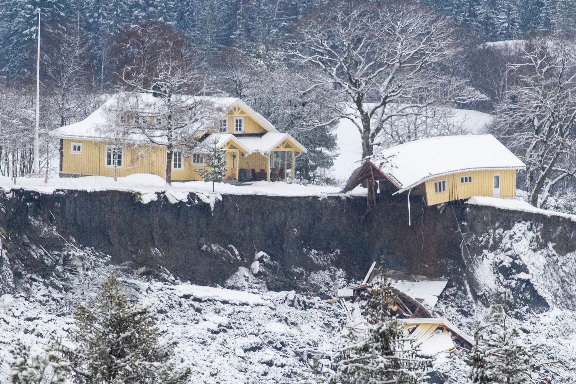 Norras Gjerdrumi maakonnas Askis maalihke tõttu kannatada saanud hoone, mis on varisemisohtlik