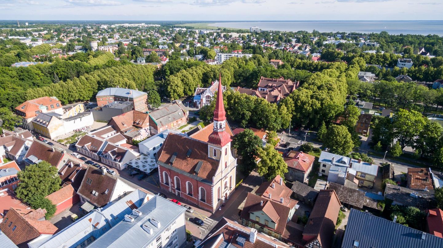 Aasta esimene postmark on pühendatud Eesti kirikutele ja sellel on kujutatud Pärnu Eliisabeti kirik.